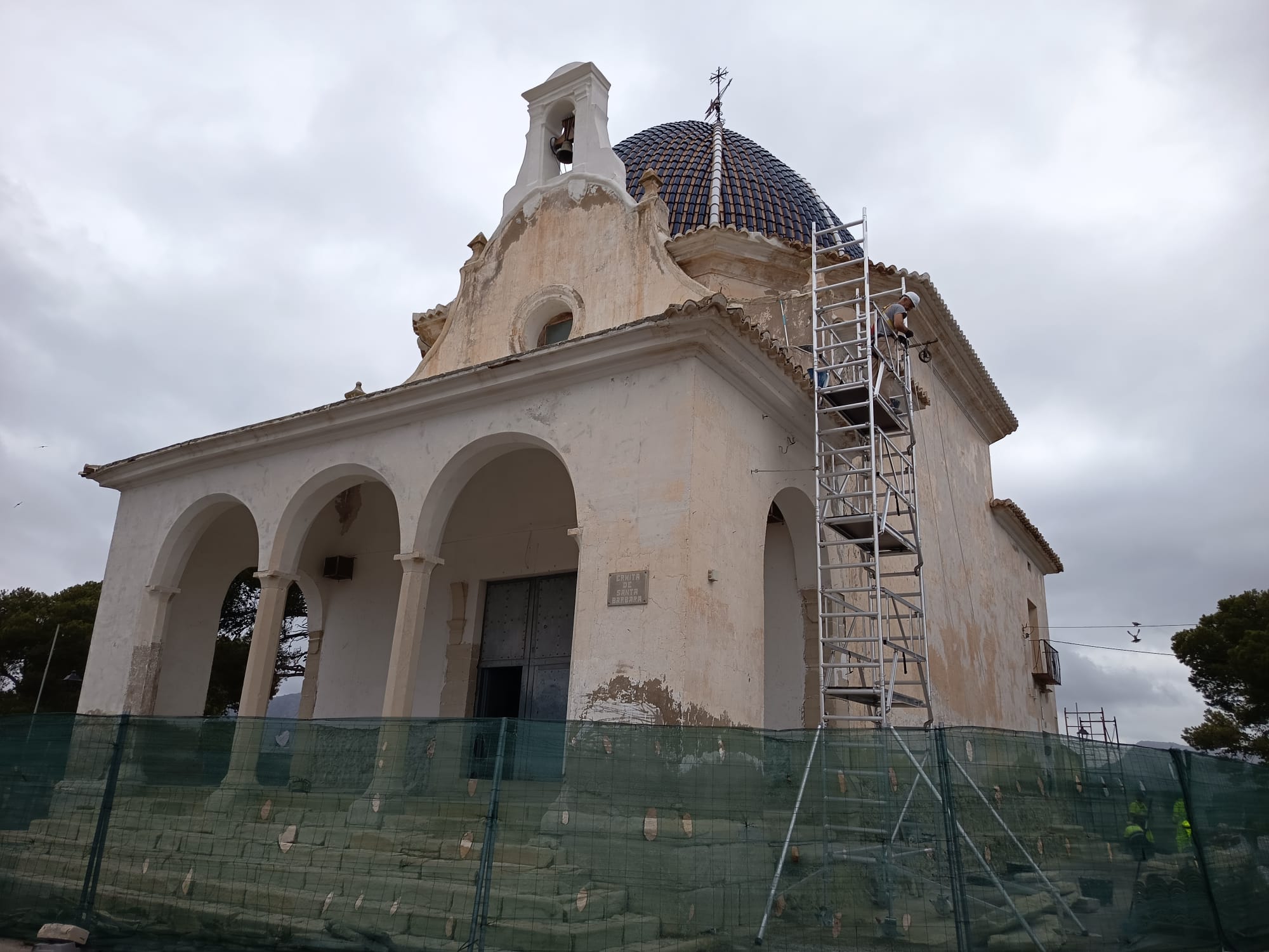 La restauración de la ermita de Santa Bárbara de Monóvar afronta su última fase La restauración de la ermita de Santa Bárbara de Monóvar afronta su última fase