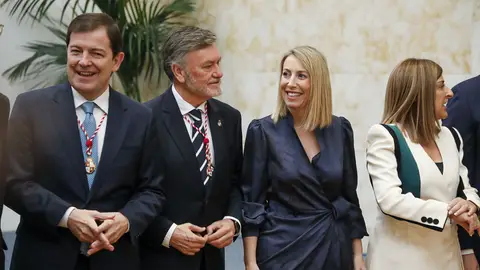 María Guardiola acompaña a Alfonso Fernández Mañueco en su toma de posesión como presidente de Castilla y León María Guardiola acompaña a Alfonso Fernández Mañueco en su toma de posesión como presidente de Castilla y León