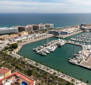 Vista parcial del Puerto de Alicante