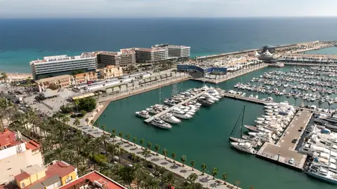 Vista parcial del Puerto de Alicante Vista parcial del Puerto de Alicante