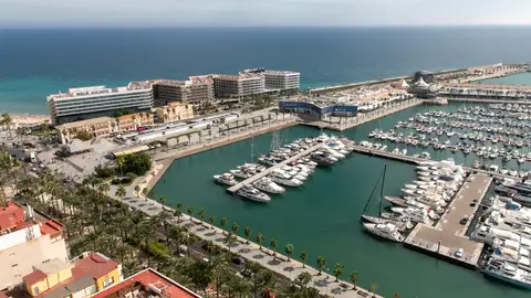Vista parcial del Puerto de Alicante Vista parcial del Puerto de Alicante