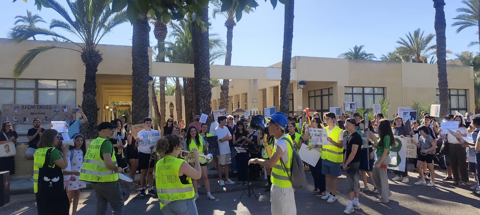 El Ampa del Conservatorio de Música de Elche duda de un traslado provisional a Jayton a la espera de profundizar en el proyecto El Ampa del Conservatorio de Música de Elche duda de un traslado provisional a Jayton a la espera de profundizar en el proyecto