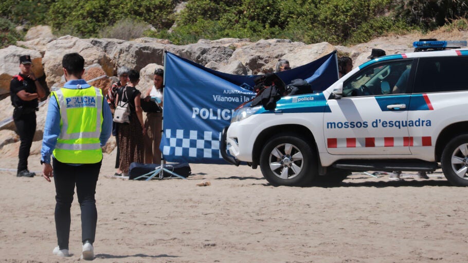 Els Mossos investiguen la mort d’un home trobat a la platja del Far de Vilanova i la Geltrú