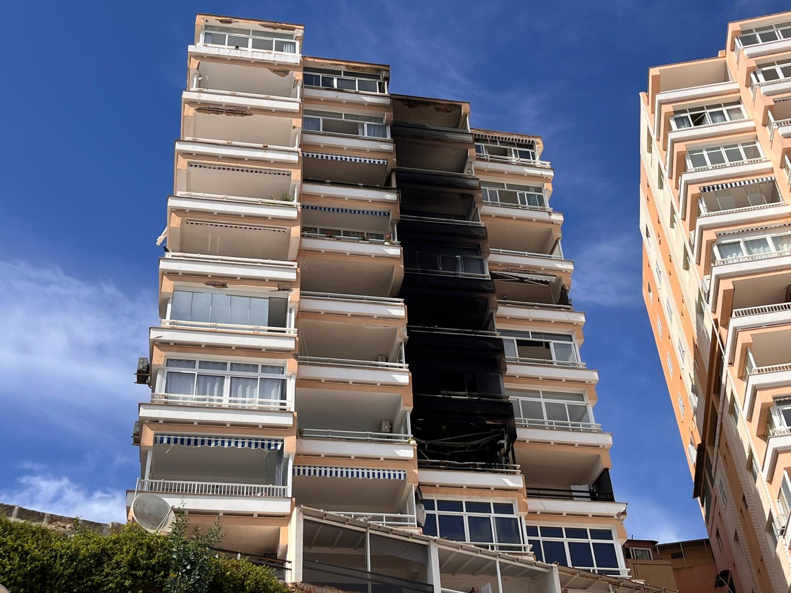 El Ayuntamiento de Calvià realoja a 48 vecinos del edificio incendiado en Magaluf El Ayuntamiento de Calvià realoja a 48 vecinos del edificio incendiado en Magaluf