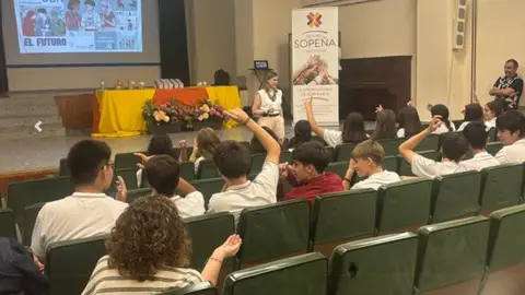 Más de 8.400 estudiantes participan en las actividades del Programa 'Yo en el cole, tú en casa' sobre consumo responsable Más de 8.400 estudiantes participan en las actividades del Programa 'Yo en el cole, tú en casa' sobre consumo responsable