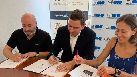 ABRECA Y AICO firman un acuerdo de colaboración con Telpark para incentivar el consume, las compras y los servicios en Benidorm ABRECA Y AICO firman un acuerdo de colaboración con Telpark para incentivar el consume, las compras y los servicios en Benidorm