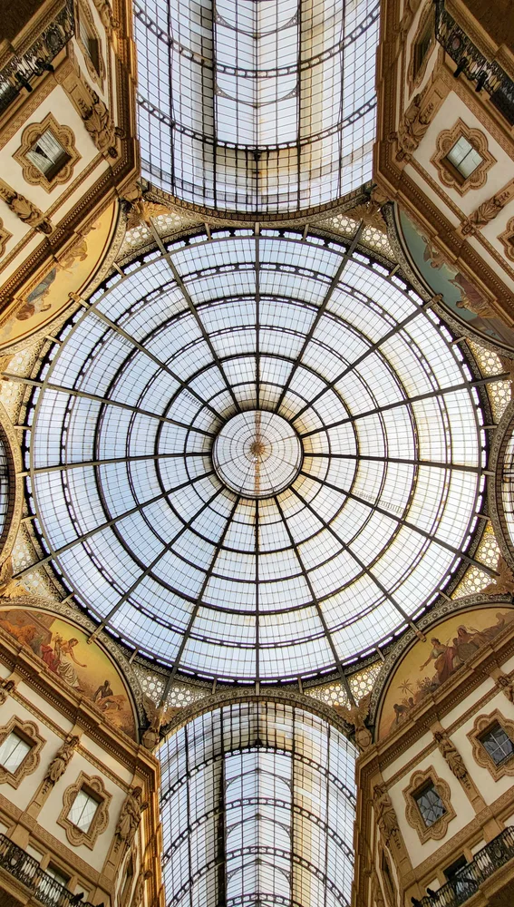 Cúpula y bóvedas acristaladas de la Galería Vittorio Emanuele II de Milán Cúpula y bóvedas acristaladas de la Galería Vittorio Emanuele II de Milán