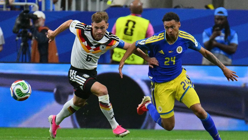 Deveron Fonville de Curaçao y Joshua Kimmich de Alemania Deveron Fonville de Curaçao y Joshua Kimmich de Alemania