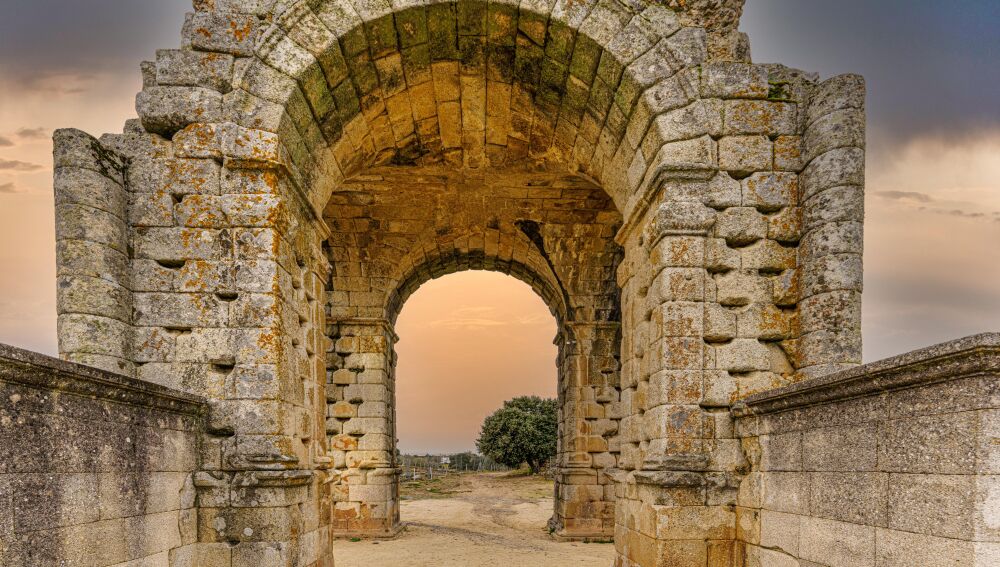 Arco romano de Cáparra