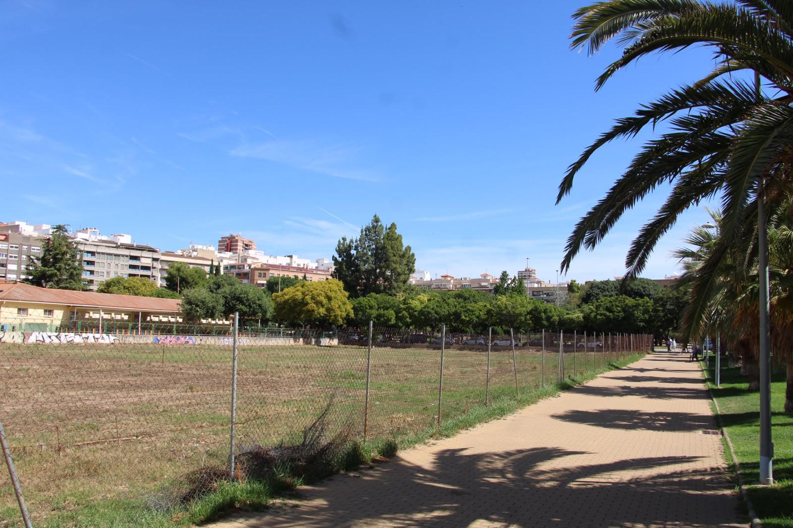 El ayuntamiento de Castellón impulsa la limpieza de más de 115 parcelas municipales y privadas durante 2025 y 2026 El ayuntamiento de Castellón impulsa la limpieza de más de 115 parcelas municipales y privadas durante 2025 y 2026