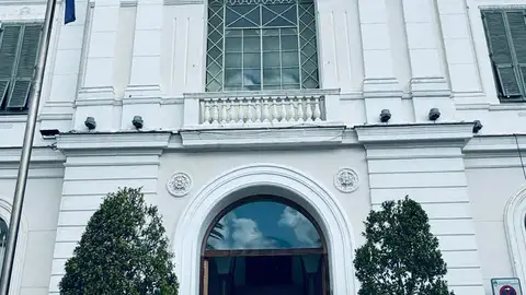 Las trabajadoras y el gobierno local de El Puerto, en la puerta del Ayuntamiento Las trabajadoras y el gobierno local de El Puerto, en la puerta del Ayuntamiento