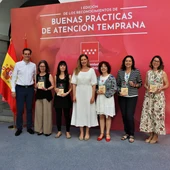 La consejera de Familia, Juventud y Asuntos Sociales, Ana Dávila, junto a los premiados La consejera de Familia, Juventud y Asuntos Sociales, Ana Dávila, junto a los premiados