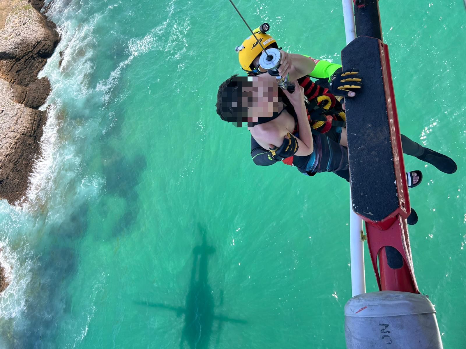 Fin de semana de rescates en Cantabria: desde una mujer en la vía Ferrata de La Hermida hasta dos menores enriscados en la playa de Sonabia Fin de semana de rescates en Cantabria: desde una mujer en la vía Ferrata de La Hermida hasta dos menores enriscados en la playa de Sonabia