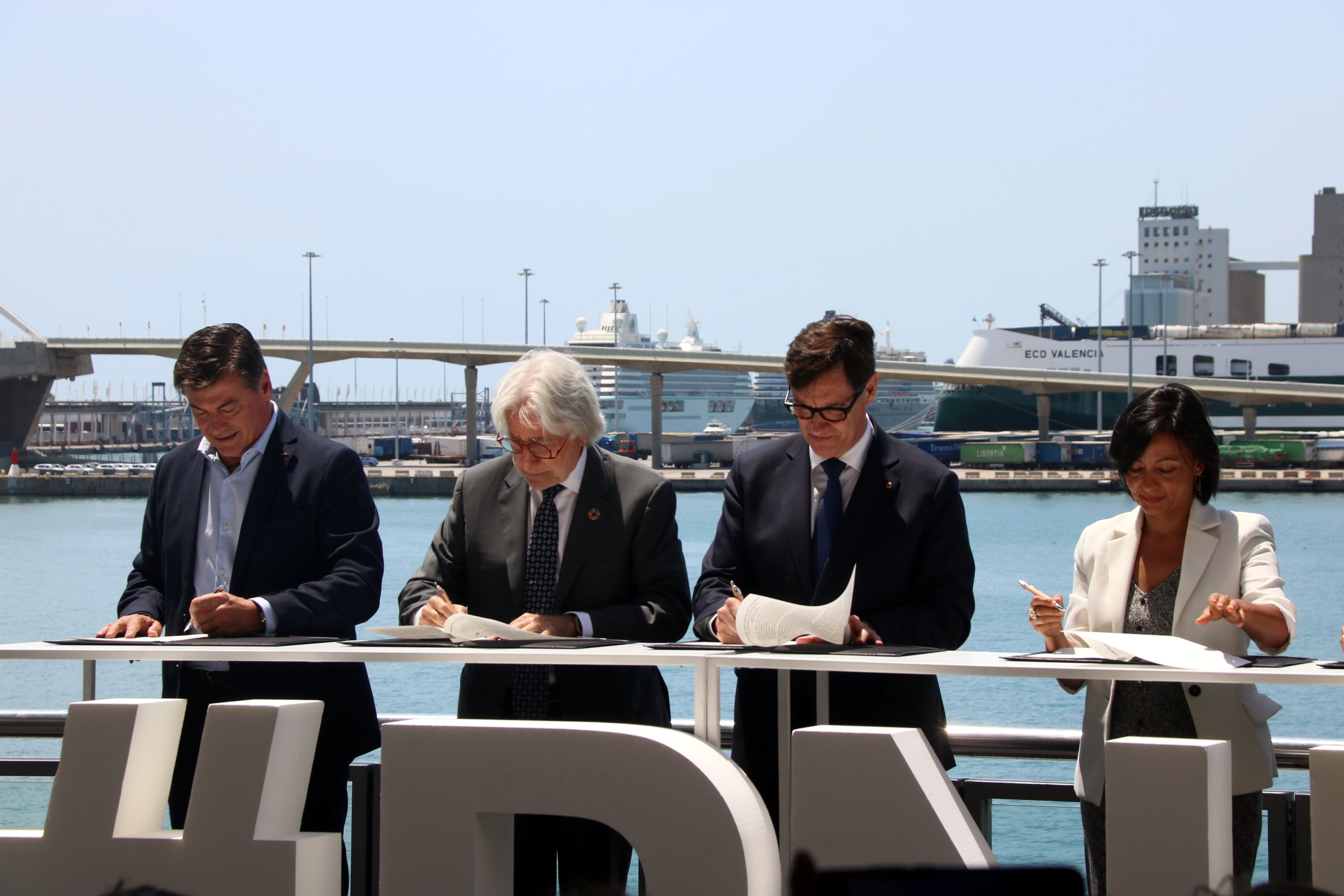 Catalunya rubrica un Pacte Nacional per a la Indústria amb 5.000 milions fins al 2030 Catalunya rubrica un Pacte Nacional per a la Indústria amb 5.000 milions fins al 2030