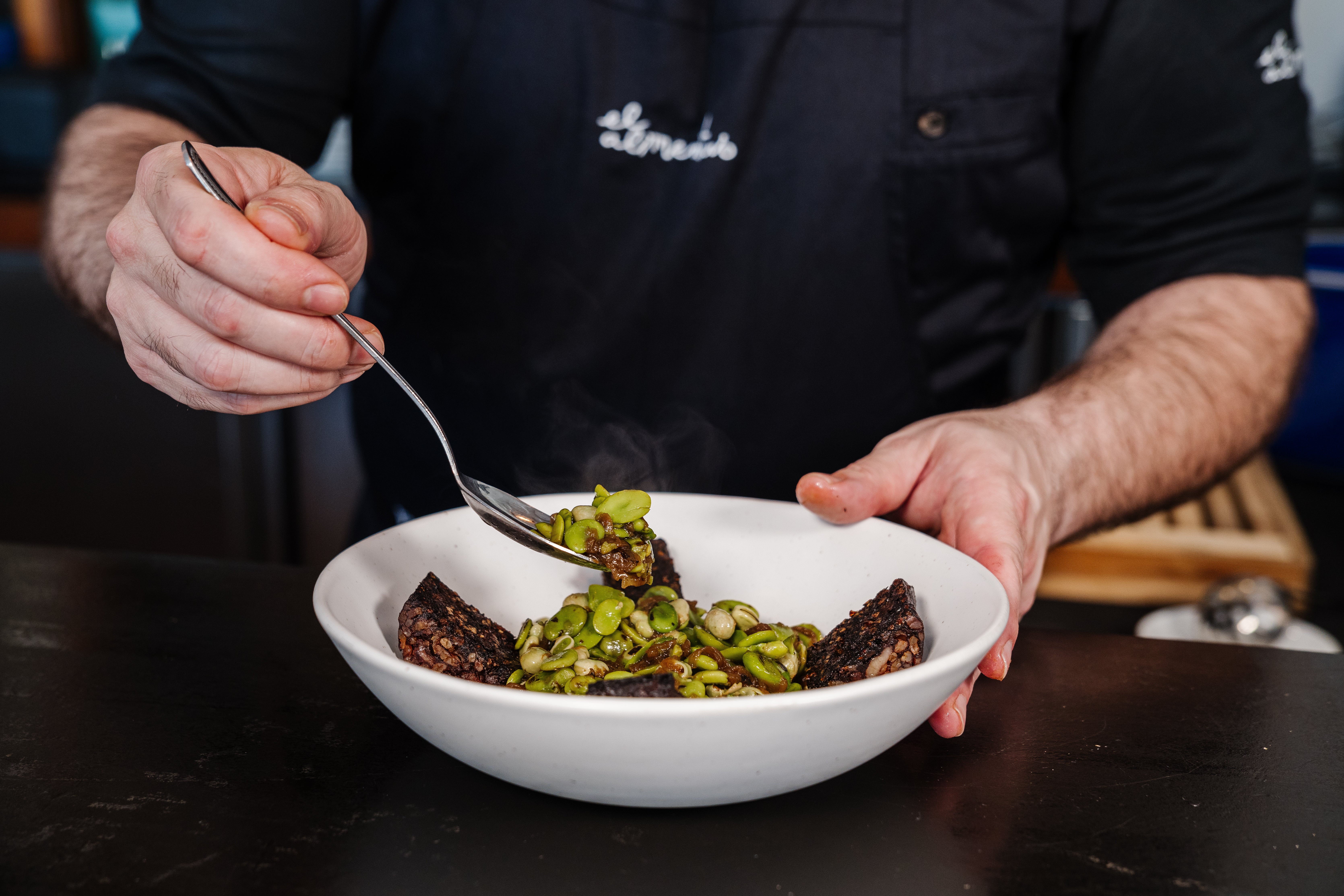 El alimentario celebra cuatro años consolidado como uno de los referentes gastronómico de la Axarquía El alimentario celebra cuatro años consolidado como uno de los referentes gastronómico de la Axarquía