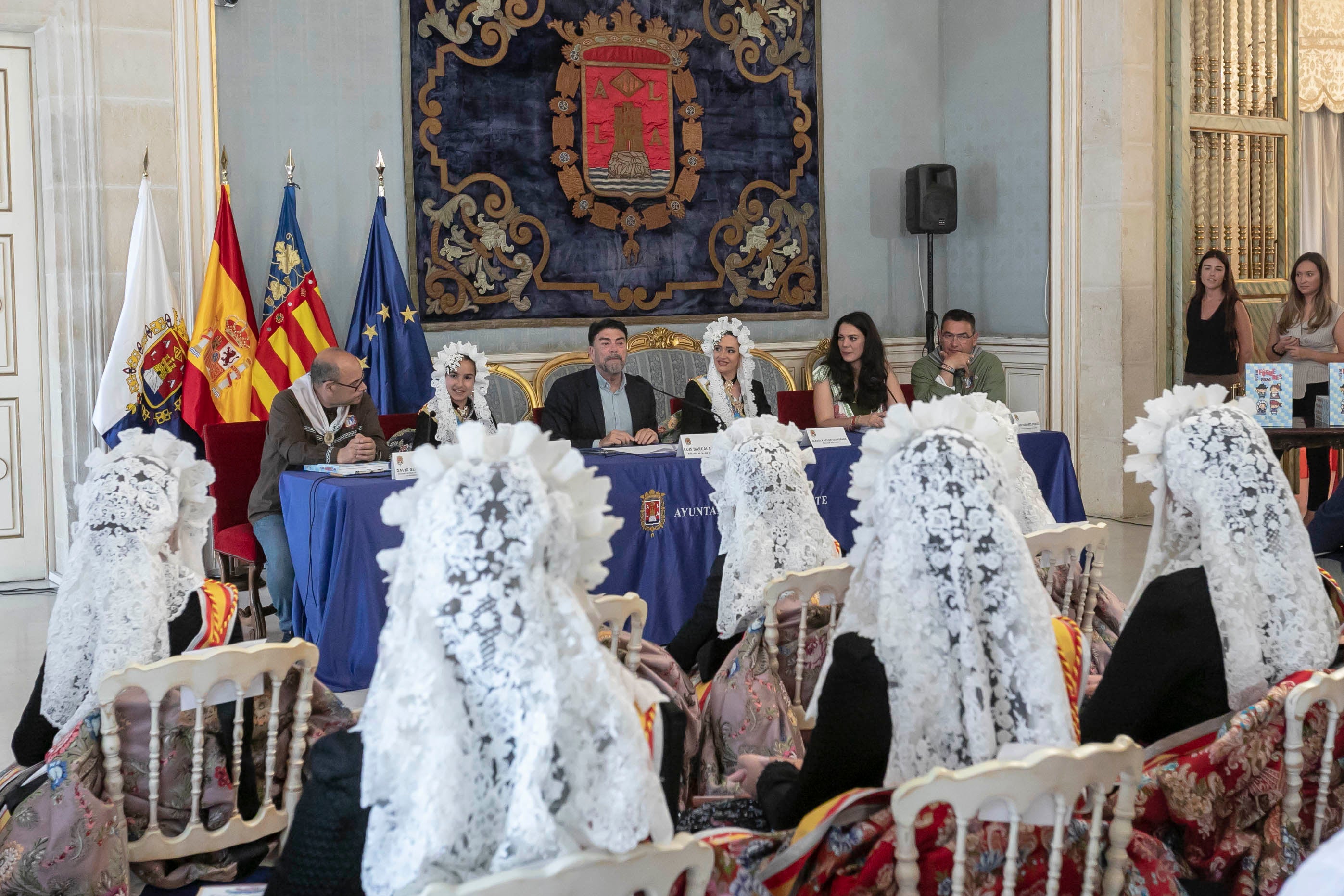 La presentación de la revista Festa de Fogueres 2026 anticipa la llegada de las Fiestas Oficiales de la ciudad La presentación de la revista Festa de Fogueres 2026 anticipa la llegada de las Fiestas Oficiales de la ciudad