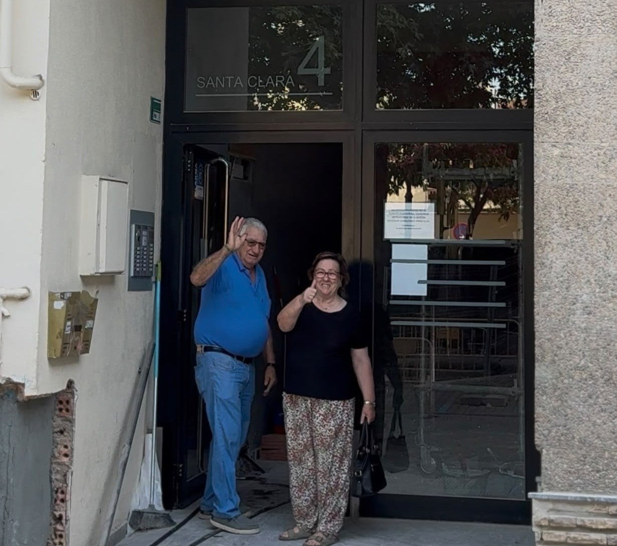 Los vecinos del número 4 de Santa Clara regresan a sus casas Los vecinos del número 4 de Santa Clara regresan a sus casas