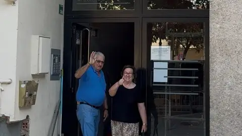 Los vecinos del número 4 de Santa Clara regresan a sus casas Los vecinos del número 4 de Santa Clara regresan a sus casas