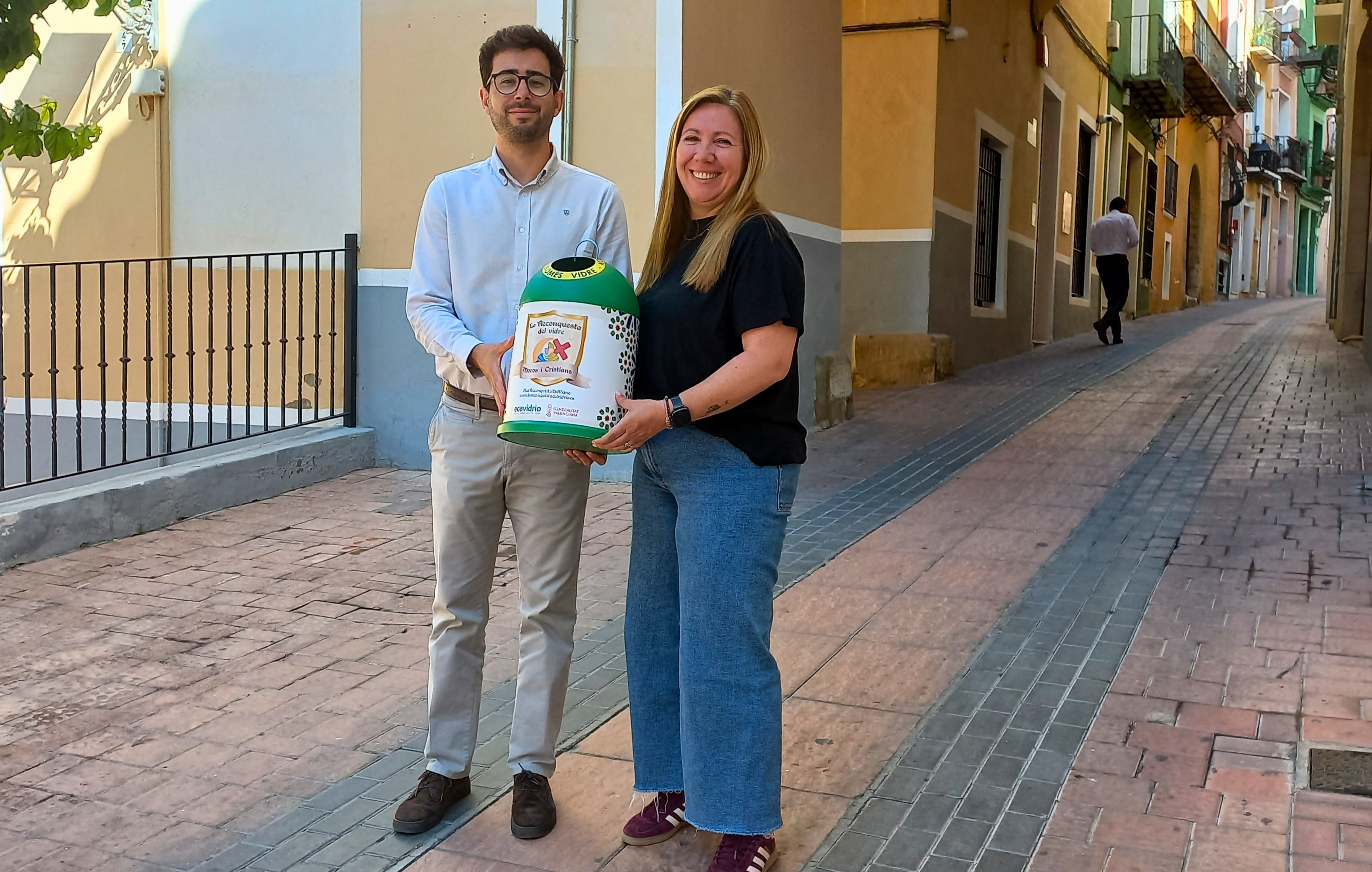 Villajoyosa y Ecovidrio lanzan de nuevo la campaña de “La reconquista del Vidrio” para las Fiestas de Moros y Cristianos Villajoyosa y Ecovidrio lanzan de nuevo la campaña de “La reconquista del Vidrio” para las Fiestas de Moros y Cristianos