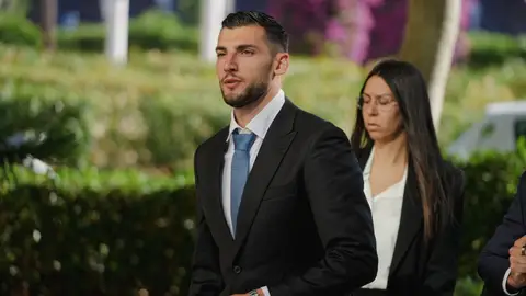 El futbolista Rafa Mir, en una imagen de archivo a su llegada a la Audiencia Provincial de Valencia. El futbolista Rafa Mir, en una imagen de archivo a su llegada a la Audiencia Provincial de Valencia.