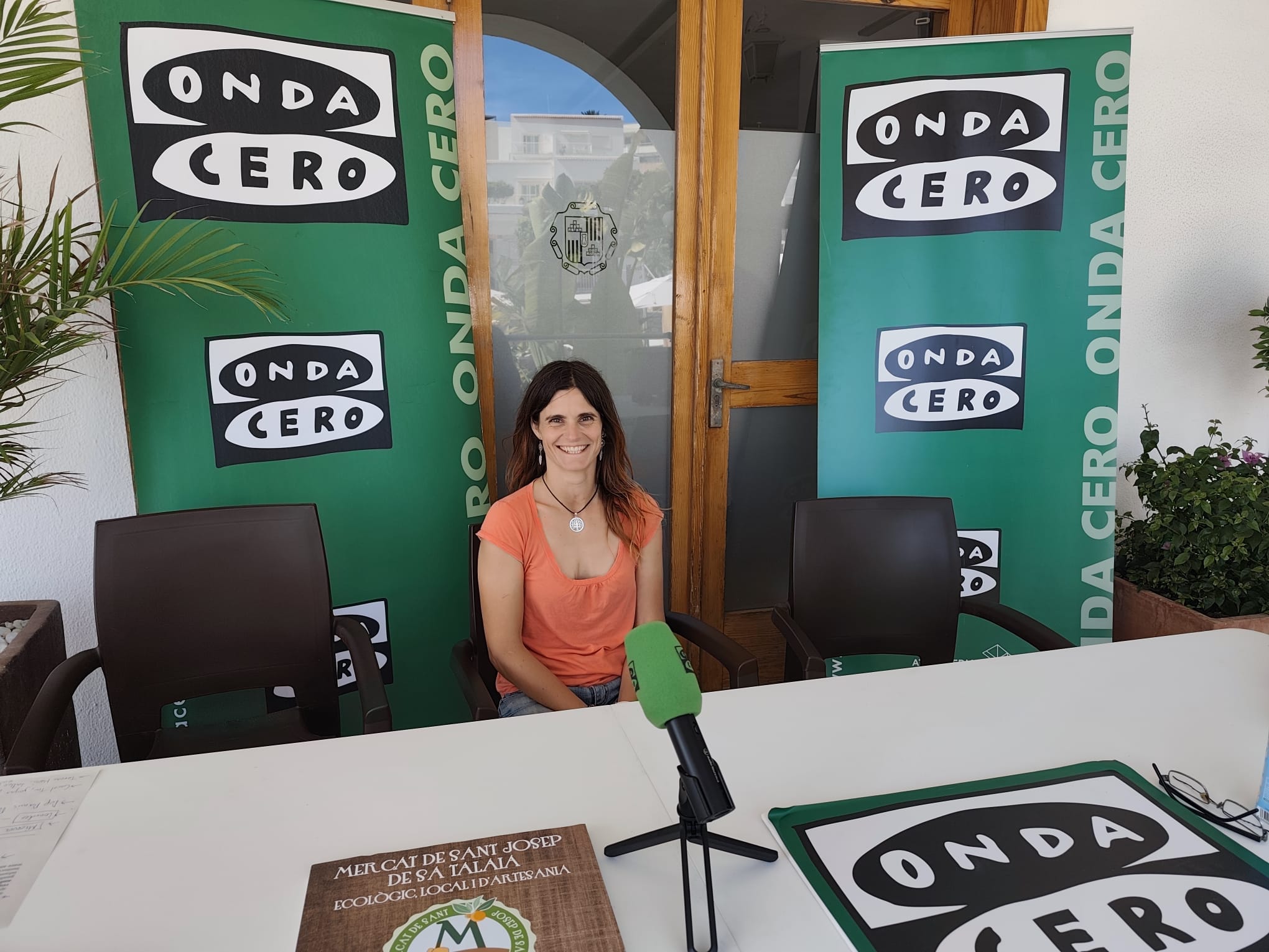 Teresa Marí, la bióloga que convierte el reciclaje en juego y conciencia ambiental en el Mercado de Sant Josep Teresa Marí, la bióloga que convierte el reciclaje en juego y conciencia ambiental en el Mercado de Sant Josep