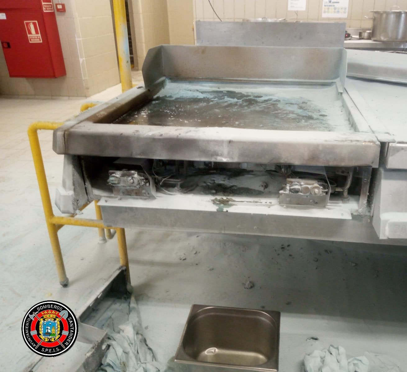 Un incendio provoca la evacuación de las cocinas de Valdecilla Un incendio provoca la evacuación de las cocinas de Valdecilla