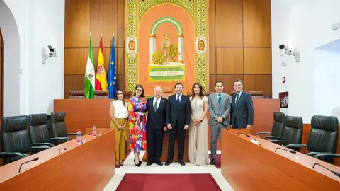 El presidente de la FAMP tiende la mano al Parlamento para “trabajar conjuntamente en pro de los municipios andaluces” El presidente de la FAMP tiende la mano al Parlamento para “trabajar conjuntamente en pro de los municipios andaluces”