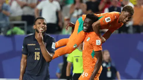 Ibrahim Sangare (d) y Amad Diallo (arriba) de Costa de Marfil celebran este domingo, al finalizar un partido del grupo E del Mundial de la FIFA 2026 Ibrahim Sangare (d) y Amad Diallo (arriba) de Costa de Marfil celebran este domingo, al finalizar un partido del grupo E del Mundial de la FIFA 2026