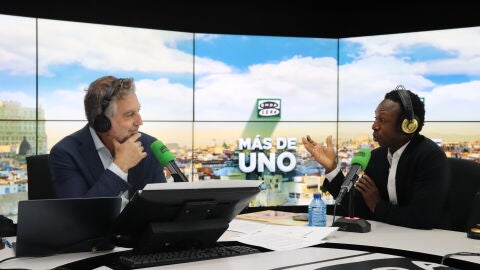 Ousman Umar con Carlos Alsina