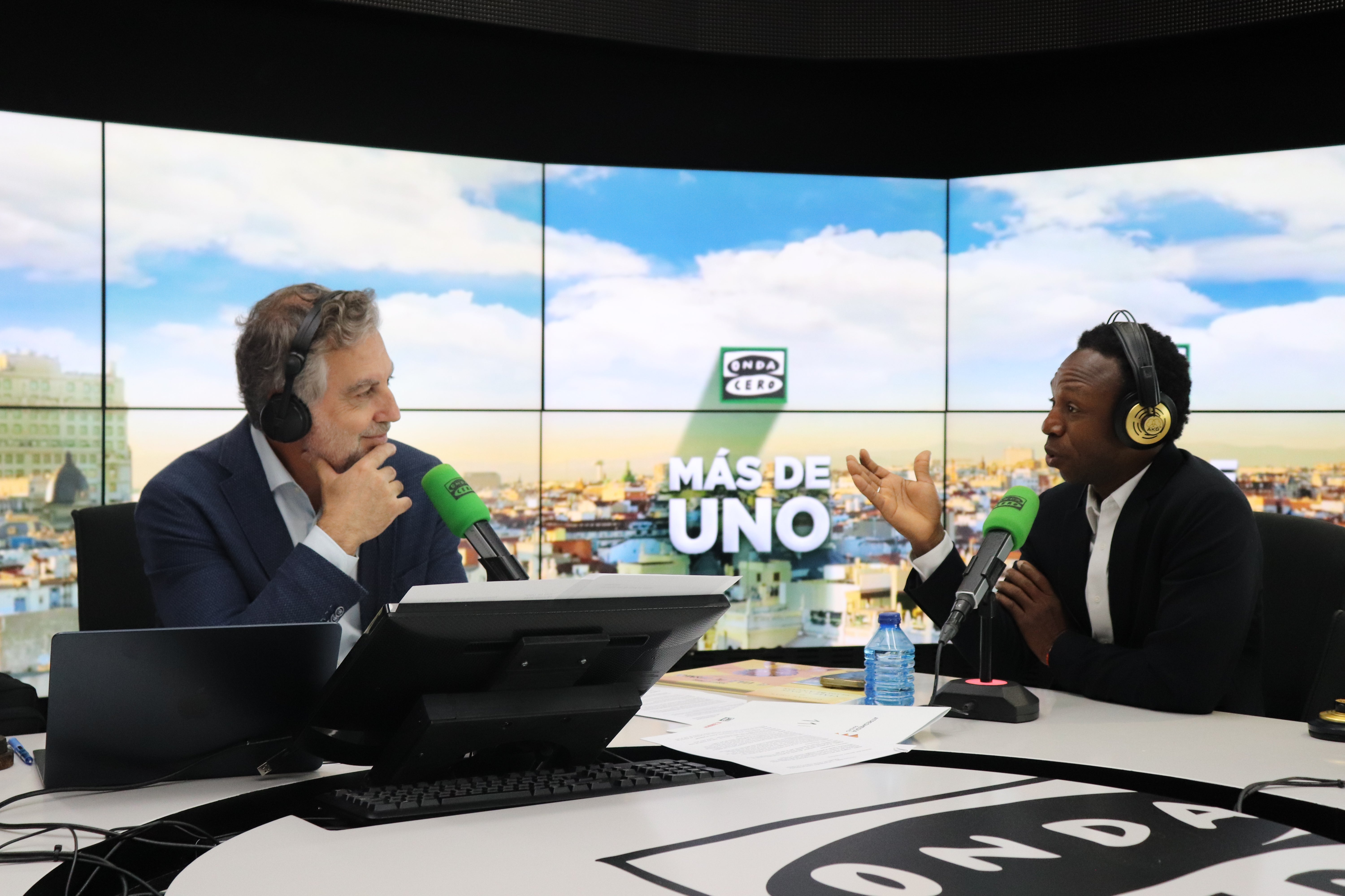 De Ghana a Barcelona: la dura travesía de Ousman Umar llega al cine en Viaje al país de los blancos episode artwork