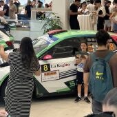 Cohete Suárez y Nuria Pons reunieron a la afición del motor en Gadasa, concesionario Skoda, antes del 59 Rallye de Ourense