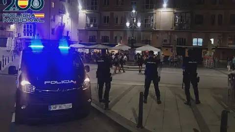 Policía Nacional en la zona de ocio de Santander Policía Nacional en la zona de ocio de Santander