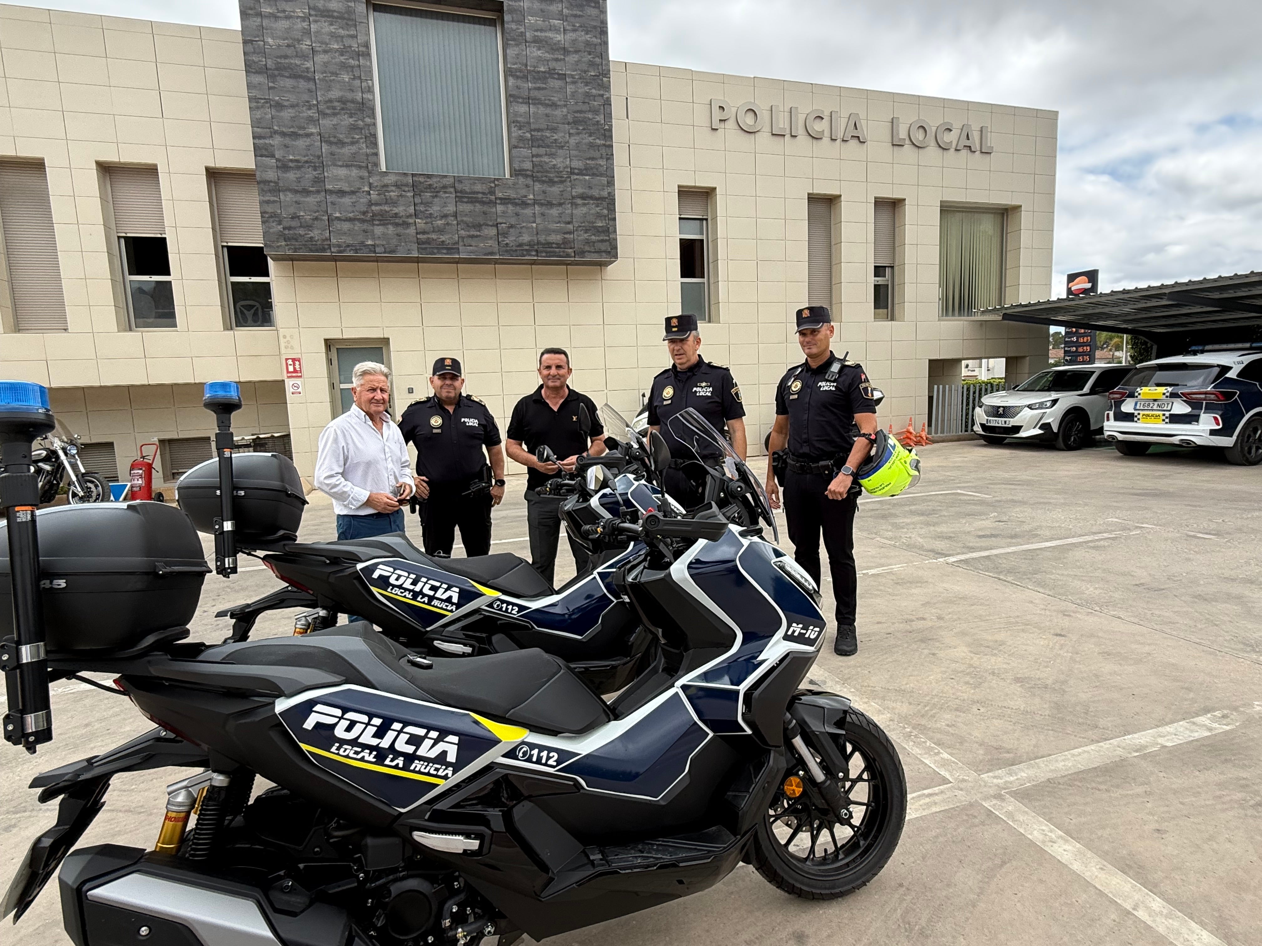 La Policía de La Nucía estrena dos nuevas motos para mejorar la “respuesta policial” La Policía de La Nucía estrena dos nuevas motos para mejorar la “respuesta policial”