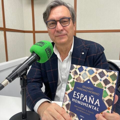 El escritor y profesor Eduardo Manzano