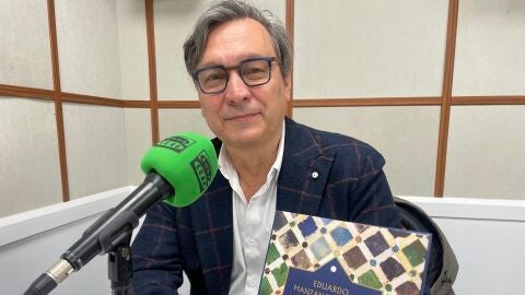 El escritor y profesor Eduardo Manzano