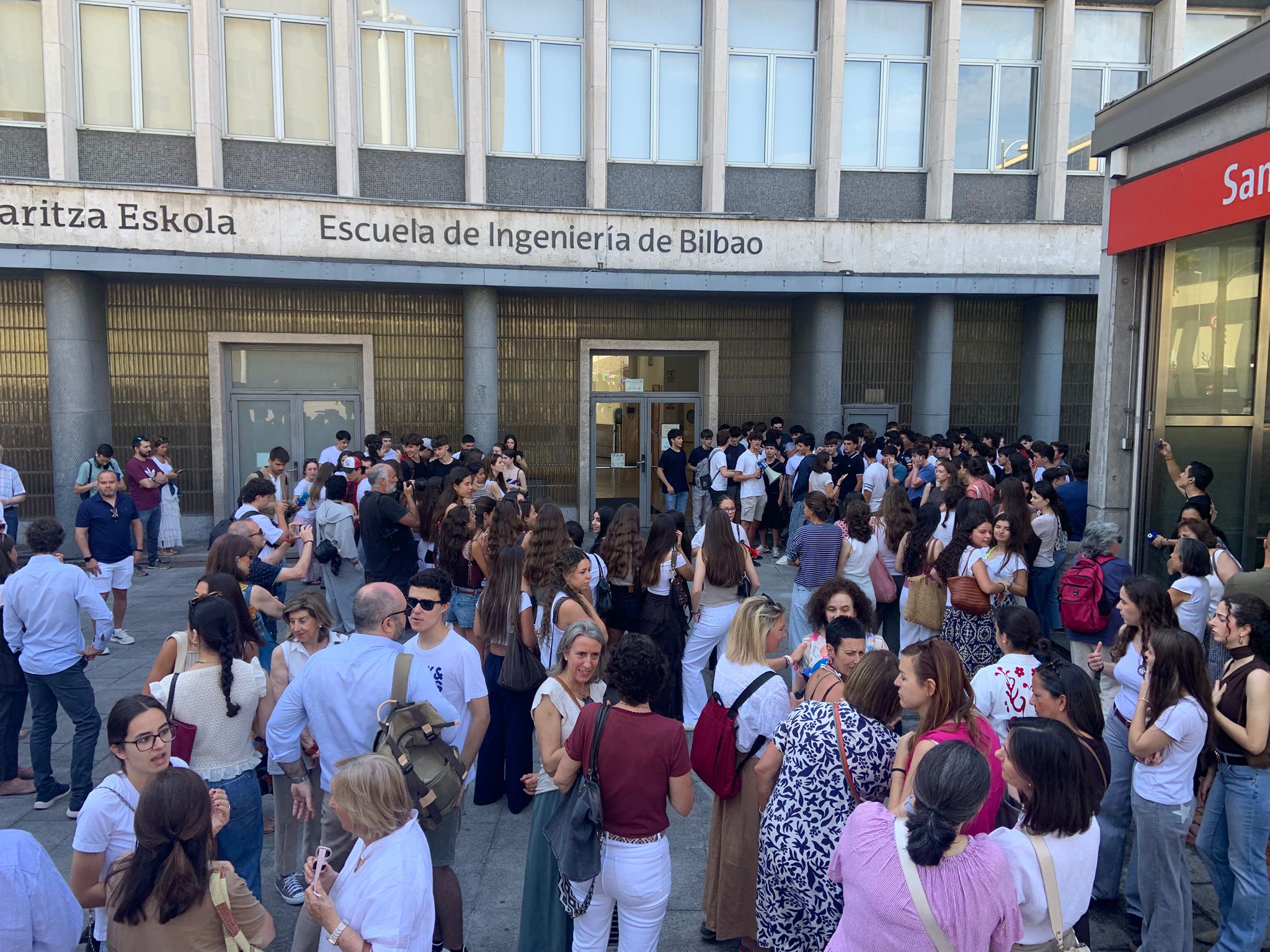 Concentración contra los resultados de la PAU Concentración contra los resultados de la PAU