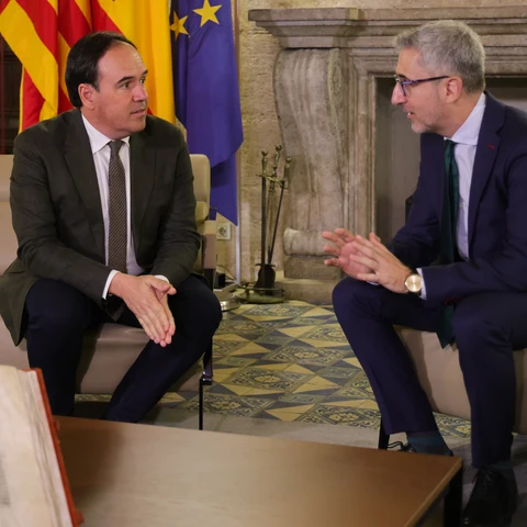 El president de la Generalitat, Juanfran Pérez Llorca, se ha reunido este lunes con el ministro de Hacienda, Arcadi España