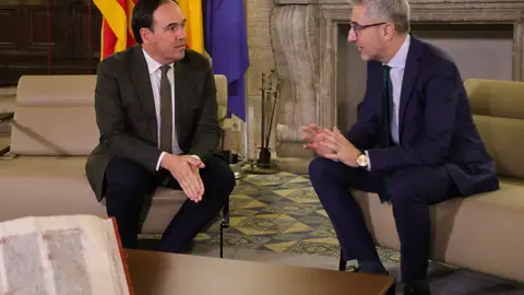 El president de la Generalitat, Juanfran Pérez Llorca, se ha reunido este lunes con el ministro de Hacienda, Arcadi España El president de la Generalitat, Juanfran Pérez Llorca, se ha reunido este lunes con el ministro de Hacienda, Arcadi España