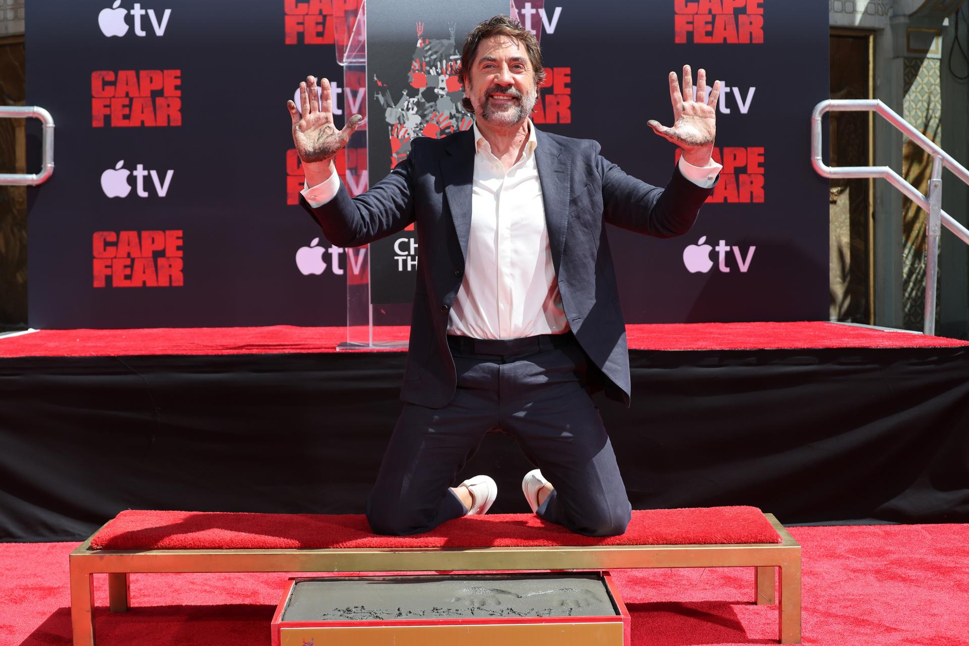 Javier Bardem tras plasmar sus huellas Javier Bardem tras plasmar sus huellas