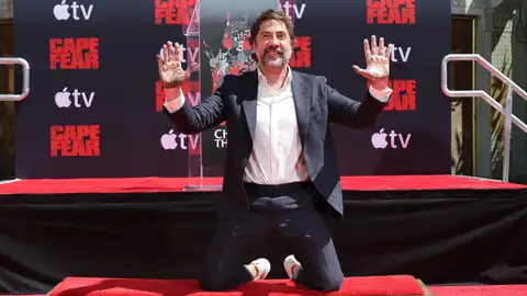 Javier Bardem tras plasmar sus huellas Javier Bardem tras plasmar sus huellas