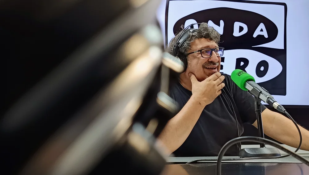 Pep Sala, membre de SAU, durant l'entrevista als estudis d'Onda Cero Catalunya Pep Sala, membre de SAU, durant l'entrevista als estudis d'Onda Cero Catalunya