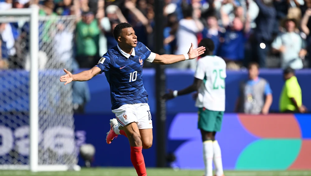 Mbappé celebra su segundo gol ante Senegal Mbappé celebra su segundo gol ante Senegal