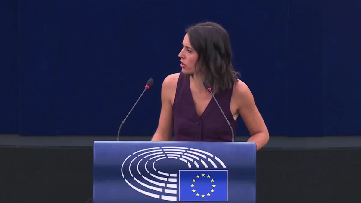 Imagen de Irene Montero durante la canción dedicada a Donald Trump