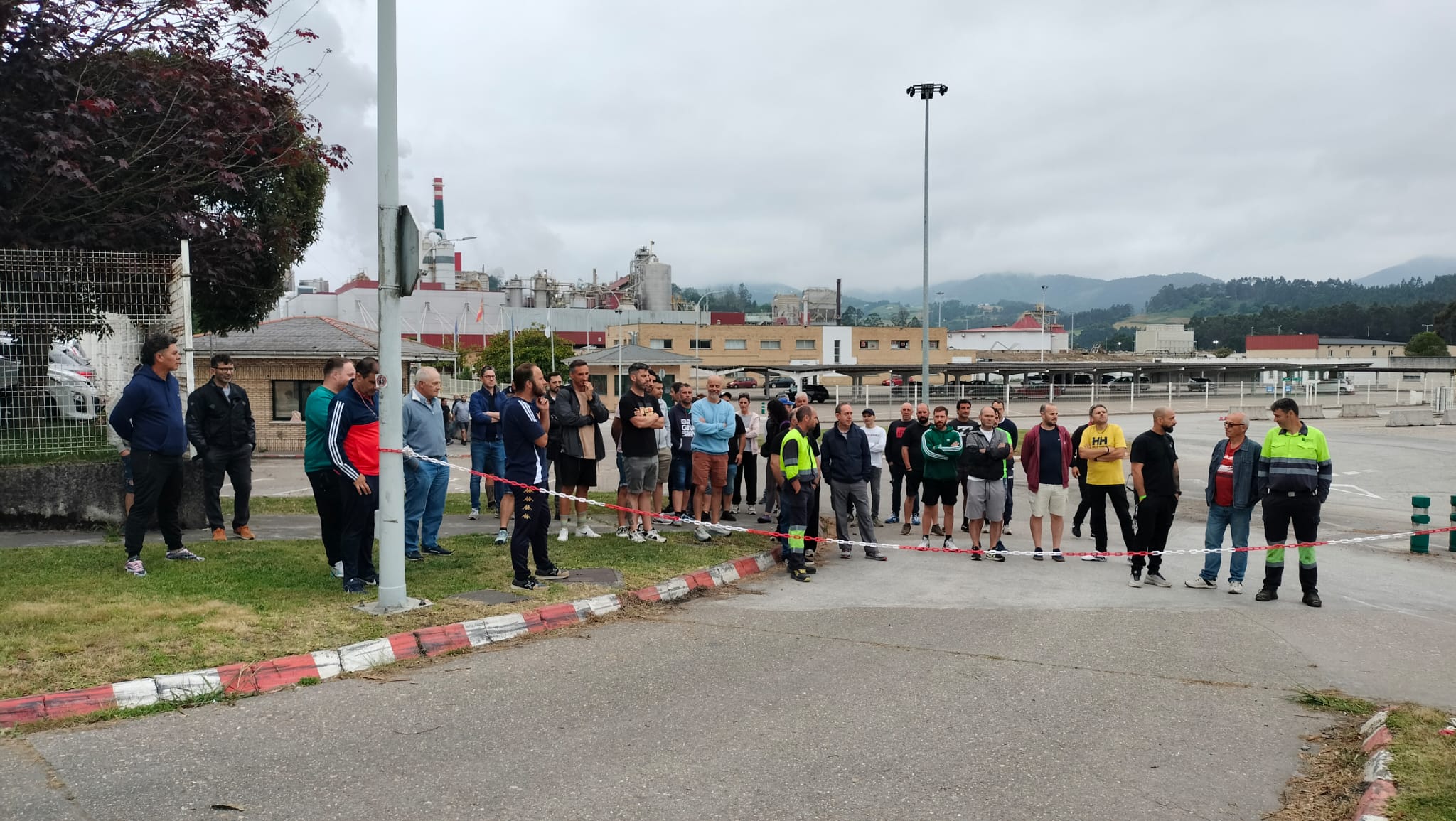 Trabajadores y empresa chocan en ENCE Navia: huelga por despidos frente a un plan de ajuste hasta 2027. Trabajadores y empresa chocan en ENCE Navia: huelga por despidos frente a un plan de ajuste hasta 2027.