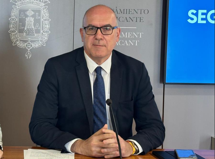 Villar: “Nadie del equipo de Gobierno dio ninguna orden al secretario de cambiar ningún informe sobre Les Naus” Villar: “Nadie del equipo de Gobierno dio ninguna orden al secretario de cambiar ningún informe sobre Les Naus”