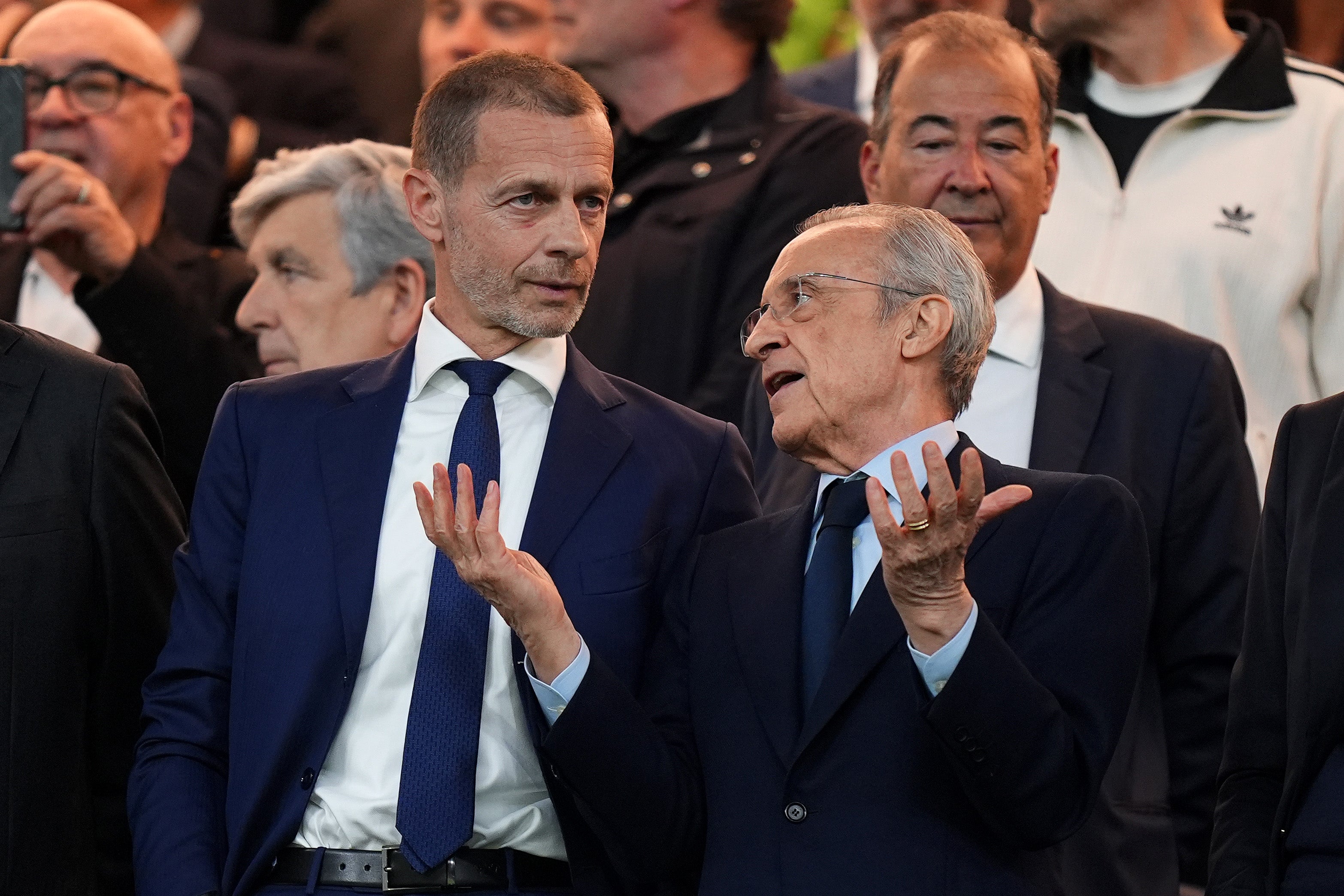 El Real Madrid envía un escrito a la UEFA por el 'Caso Negreira' solicitando "medidas disciplinarias" contra el Barça El Real Madrid envía un escrito a la UEFA por el 'Caso Negreira' solicitando "medidas disciplinarias" contra el Barça