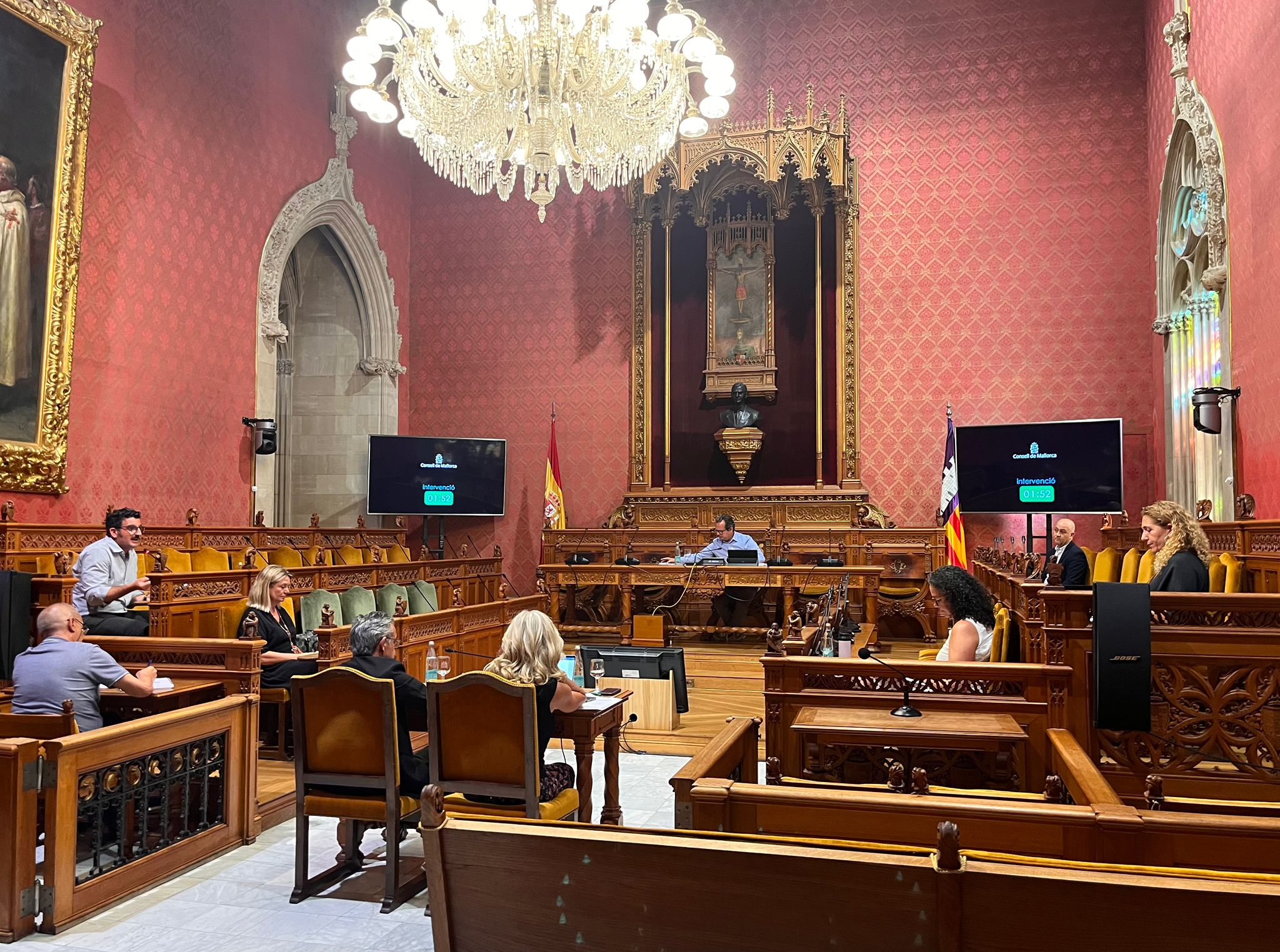 El Consell cierra el caso Bestard sin cesarlo pese a un informe que documenta un uso "inapropiado" de tres coches oficiales El Consell cierra el caso Bestard sin cesarlo pese a un informe que documenta un uso "inapropiado" de tres coches oficiales
