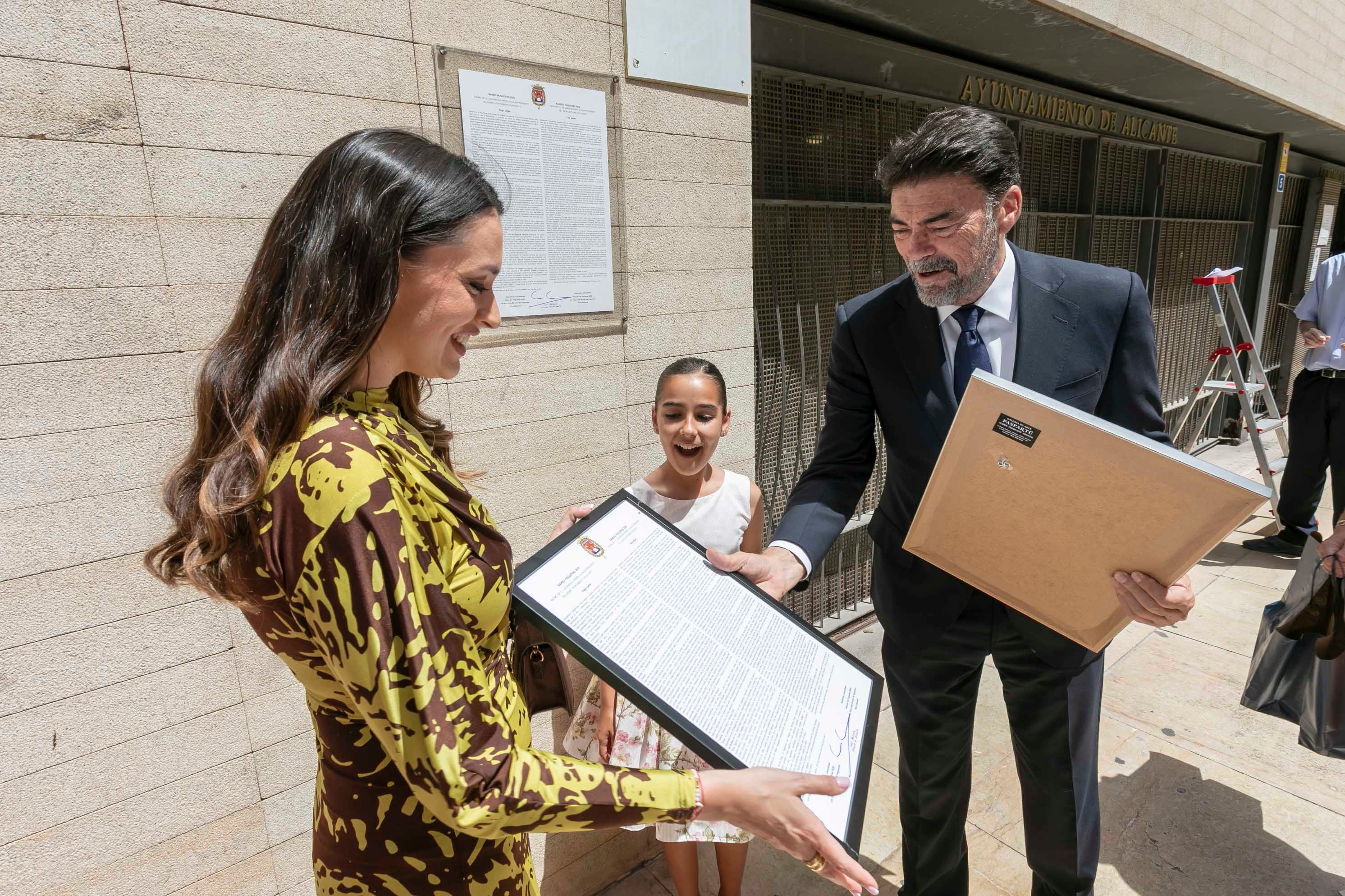 Barcala dicta un Bando de Hogueras en el que recuerda a Gastón Castelló, Ramón Marco y Remigio Soler Barcala dicta un Bando de Hogueras en el que recuerda a Gastón Castelló, Ramón Marco y Remigio Soler