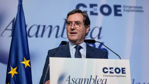 Garamendi quiere que la Seguridad Social asuma los costes de las bajas médicas y amenaza: "Mientras no haya solución, que lo paguen otros" Garamendi quiere que la Seguridad Social asuma los costes de las bajas médicas y amenaza: "Mientras no haya solución, que lo paguen otros"