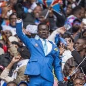 Lumumba Vea, el aficionado del Congo que se hizo viral por quedarse inmóvil con el brazo en alto durante 90 minutos